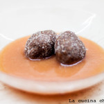 Tartufi al cioccolato e gazpacho di pesche