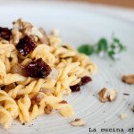 Fusilli profumati al limone pere, noci e pomodori secchi