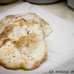 Pane azzimo con farina di riso e rosmarino